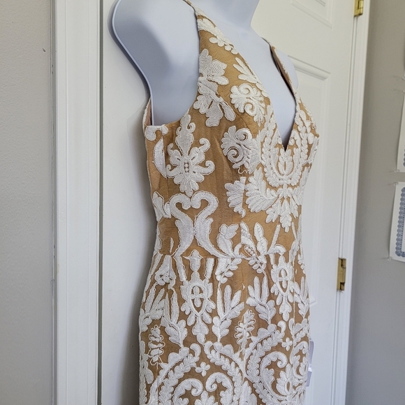 NWT Dress The Population Isabelle Dress Beige White Tulip Hem Sleeveless Small - Picture 6 of 16